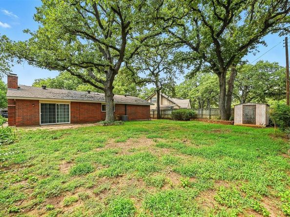 2805  Blackwood Drive , Arlington Texas 76013