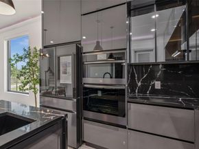 1880  Beaumont Street , Dallas Texas 75215