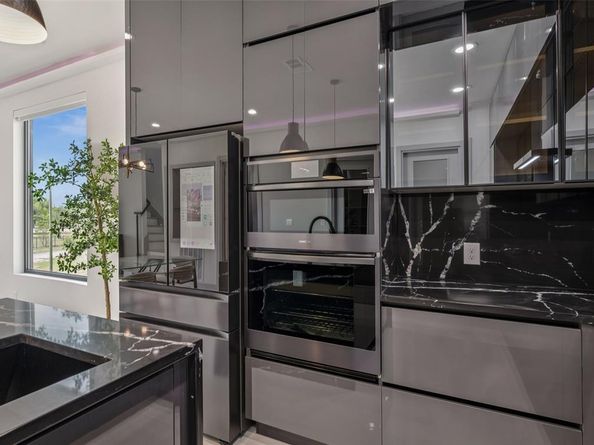 1880  Beaumont Street , Dallas Texas 75215