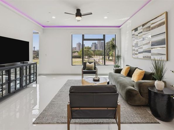 1880  Beaumont Street , Dallas Texas 75215