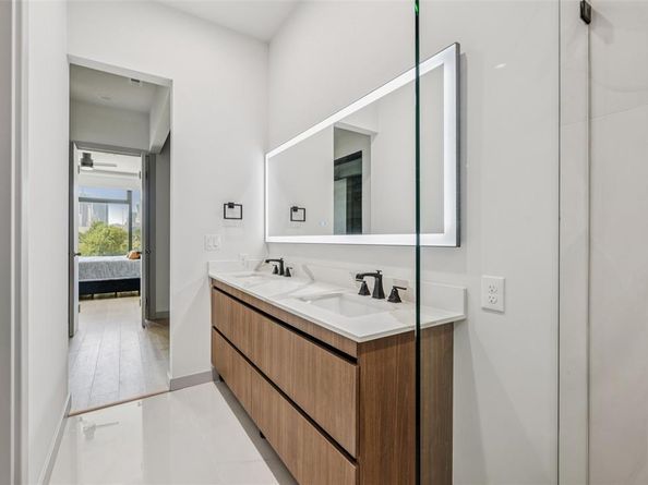 1880  Beaumont Street , Dallas Texas 75215