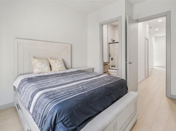 1880  Beaumont Street , Dallas Texas 75215