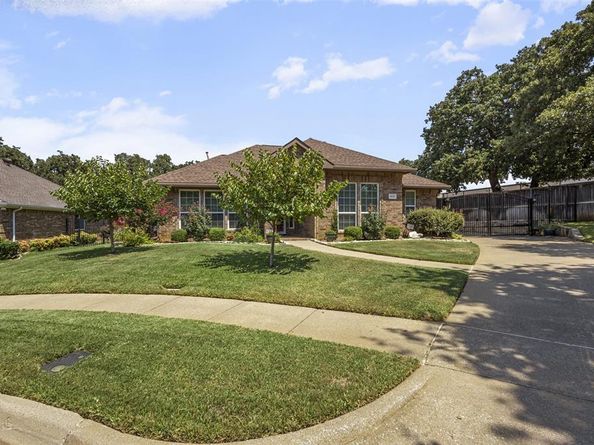 1801  Paddington Court , Arlington Texas 76017