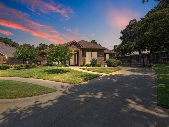 1801  Paddington Court , Arlington Texas 76017