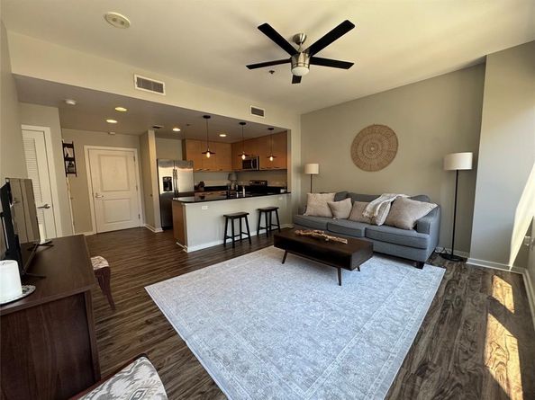 1200  Main Street  812, Dallas Texas 75202