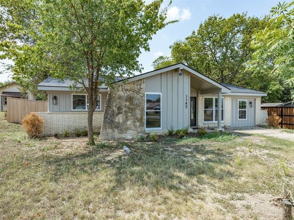 1142  Deerwood Drive , Dallas Texas 75232