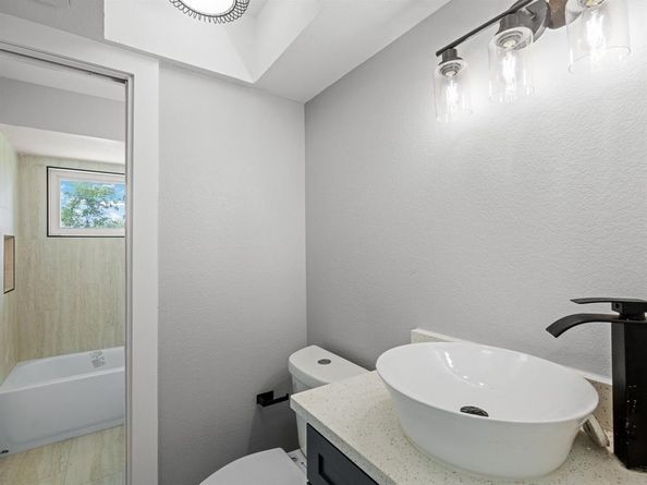 1142  Deerwood Drive , Dallas Texas 75232