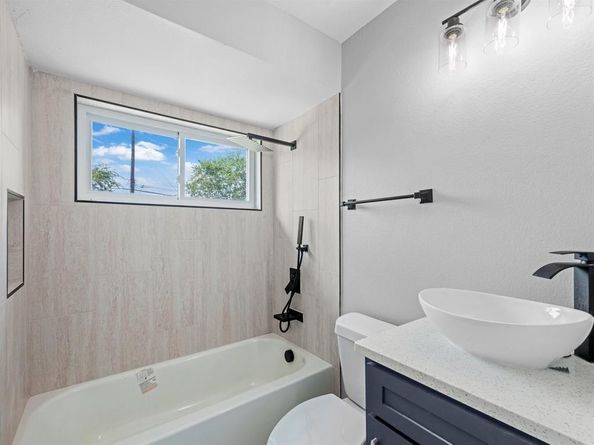 1142  Deerwood Drive , Dallas Texas 75232