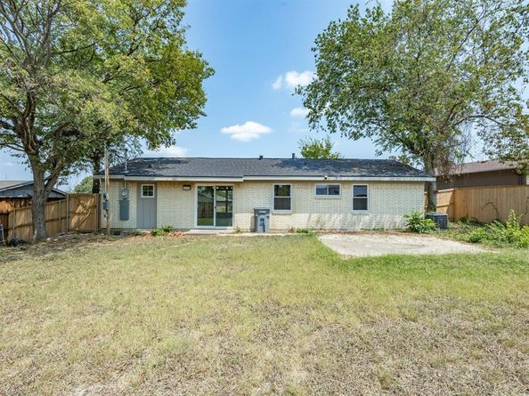 1142  Deerwood Drive , Dallas Texas 75232