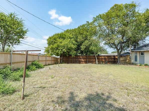 1142  Deerwood Drive , Dallas Texas 75232