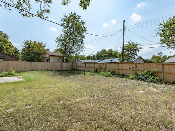 1142  Deerwood Drive , Dallas Texas 75232