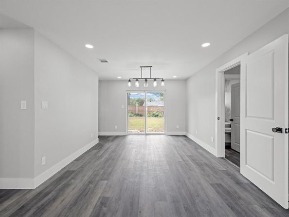 1142  Deerwood Drive , Dallas Texas 75232