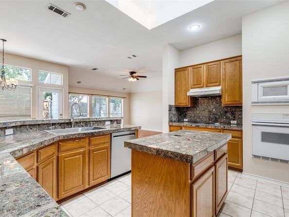 2201  Vista Court , Corinth Texas 76210