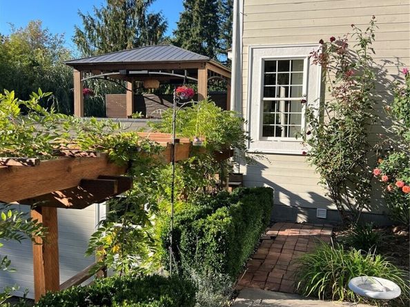 17514 W Riverside Drive, Bothell WA 98011