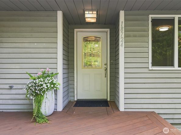 18724 80th Avenue NE, Kenmore WA 98028