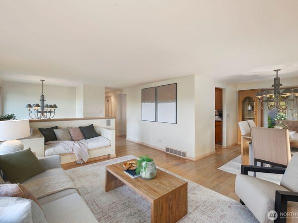 8433 221st Place SW, Edmonds WA 98026