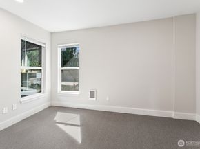5243 19th Avenue NE, Seattle WA 98105