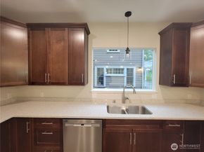 5243 19th Avenue NE, Seattle WA 98105