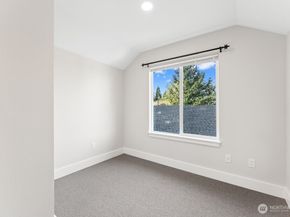 5243 19th Avenue NE, Seattle WA 98105