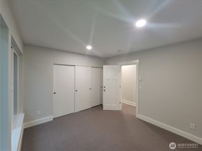 5243 19th Avenue NE, Seattle WA 98105