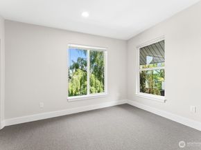 5243 19th Avenue NE, Seattle WA 98105