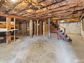 5243 19th Avenue NE, Seattle WA 98105