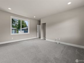 2483 NE 242nd Place, Sammamish WA 98074