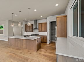 2483 NE 242nd Place, Sammamish WA 98074