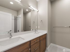 2483 NE 242nd Place, Sammamish WA 98074