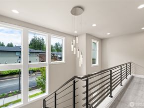 2483 NE 242nd Place, Sammamish WA 98074