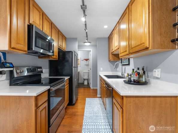 14300 32nd Avenue NE 408, Seattle WA 98125