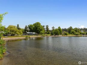 11713 93rd Avenue NE B9, Kirkland WA 98034