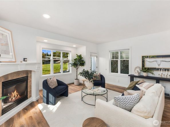 1827 Parade Grounds Avenue NE, Bainbridge Island WA 98110