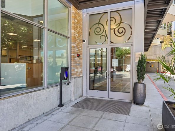 211 Kirkland Avenue 206, Kirkland WA 98033