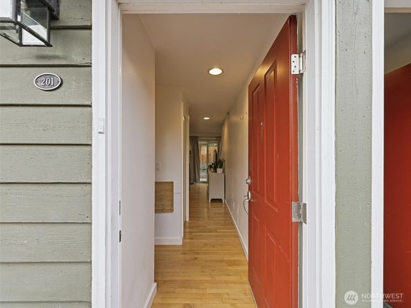 301 W Raye Street 201, Seattle WA 98119