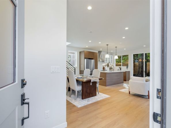 121 N 136th Street, Seattle WA 98133
