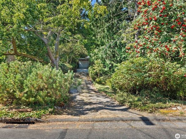 9525 7th Avenue NW, Seattle WA 98117