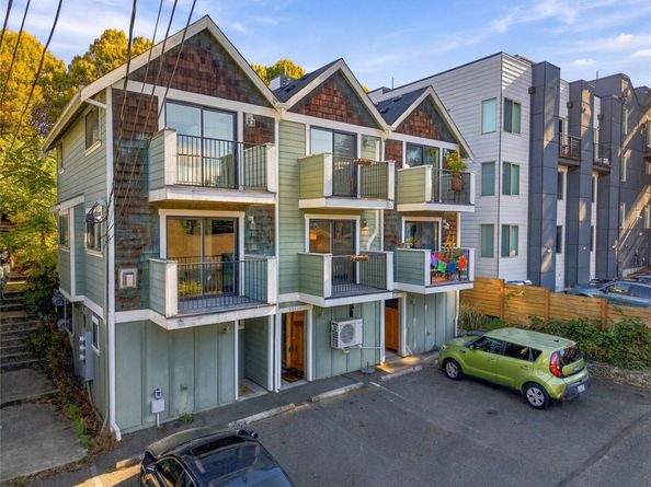 9243 35th Ave SW B, Seattle WA 98126