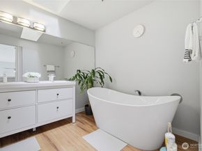 7250 Old Redmond Road E119, Redmond WA 98052