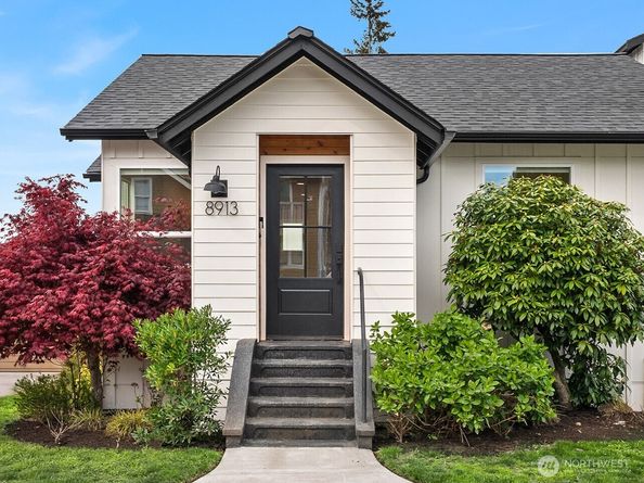 8913 8th Avenue NE, Seattle WA 98115