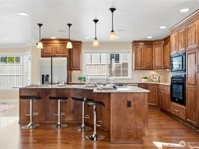 12832 NE 70th Place, Kirkland WA 98033