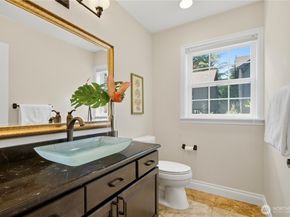 12832 NE 70th Place, Kirkland WA 98033