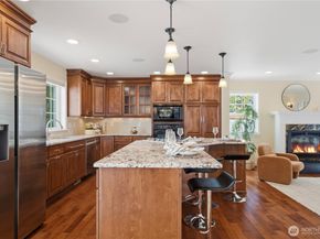 12832 NE 70th Place, Kirkland WA 98033