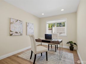 12832 NE 70th Place, Kirkland WA 98033