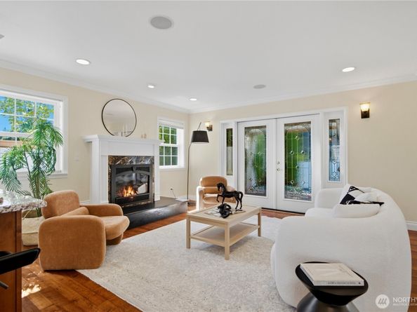 12832 NE 70th Place, Kirkland WA 98033
