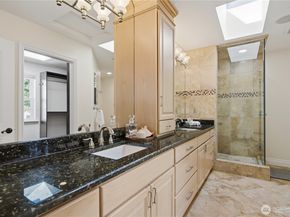 12832 NE 70th Place, Kirkland WA 98033