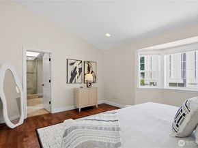 12832 NE 70th Place, Kirkland WA 98033