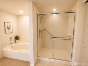 15020 Bothell Way NE 204, Lake Forest Park WA 98155