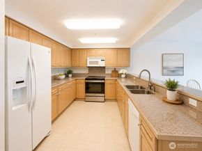 15020 Bothell Way NE 204, Lake Forest Park WA 98155
