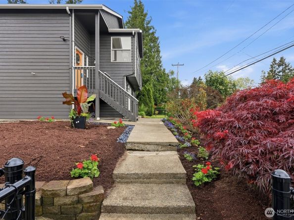 8803 15th Avenue NE, Seattle WA 98115